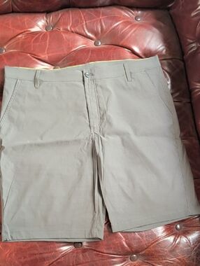 Eddie Bauer Men's Shorts in Dark Gray